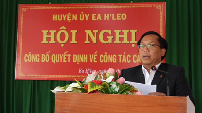 Huyen uy cong bo Quyet dinh can bo 1